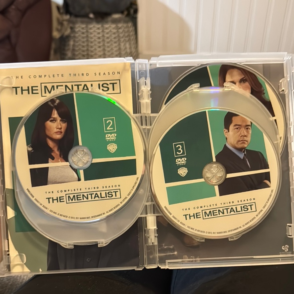 The Mentalist Season 3 DVD - Picture 4 of 5
